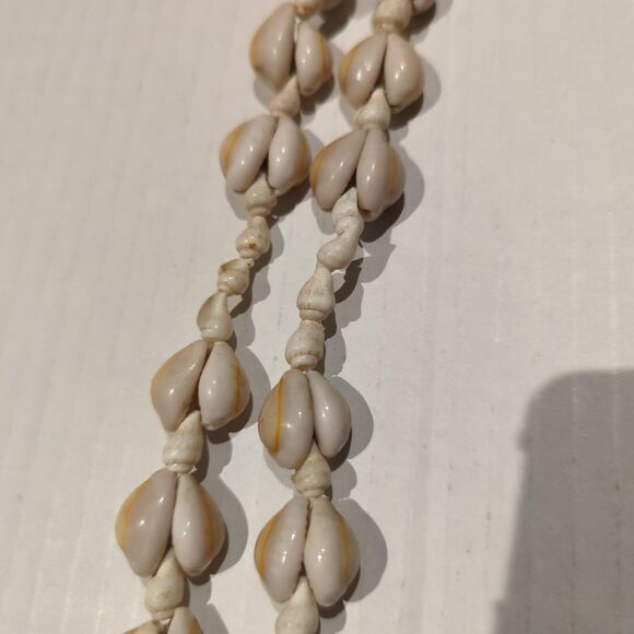 Vintage Cowrie Puka Shells Necklace Tropical Hawaii Beach Boho Hippie - Picture 3 of 7